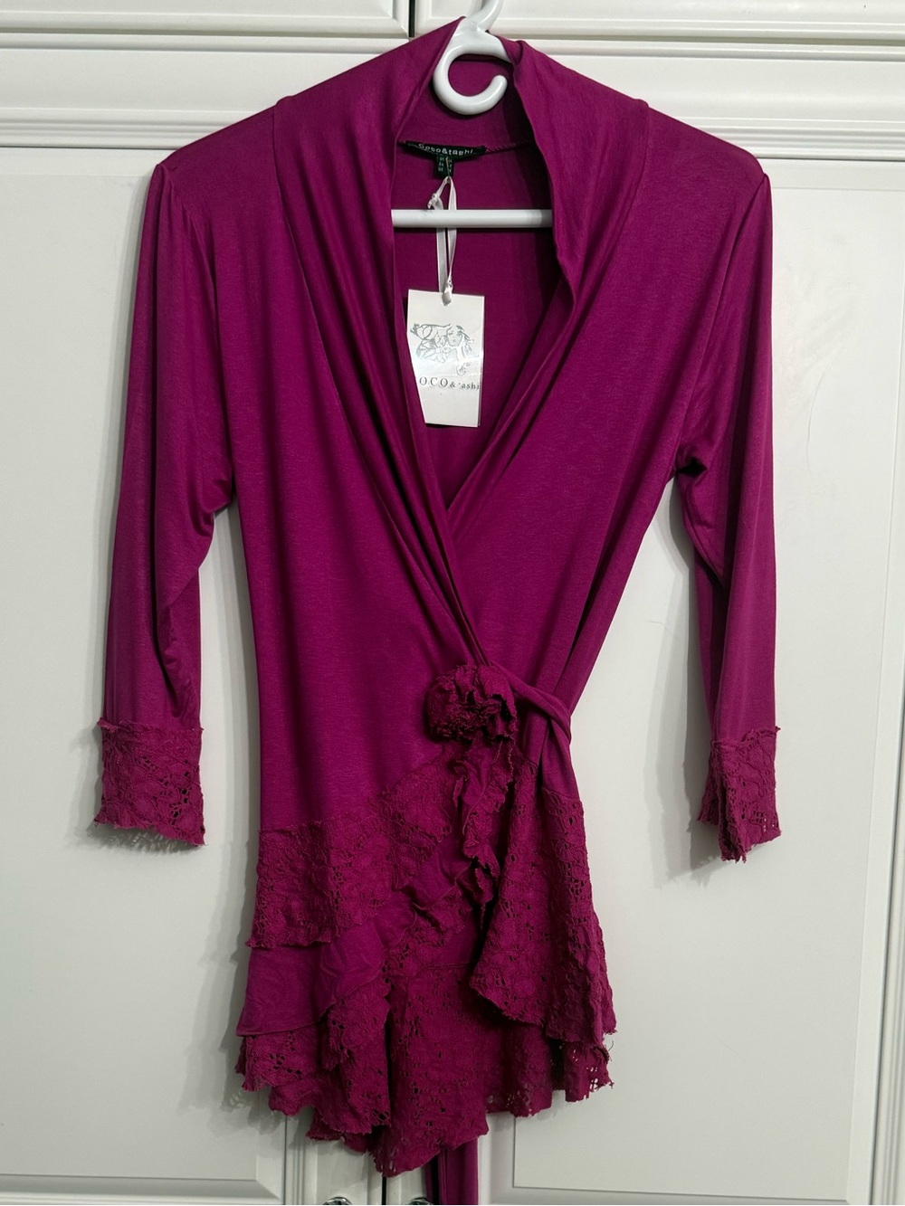 NWT Coco & Tashi Magenta Ruffle Lace Wrap-Front Top Lace Trim 3/4 Sleeves Size L